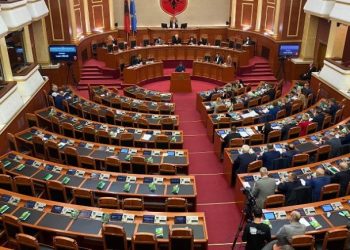 Skandali i korrupsionit në PE, eurodeputetja do të qëndrojë në burg –