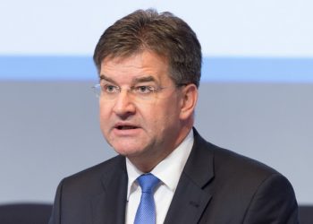 Lajçak viziton nesër Serbinë, takohet me Vuçiç –