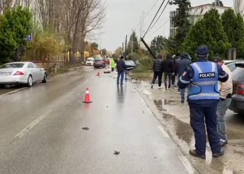 Lezhë/ Shoferi aksidenton një person me biçikletë dhe 3 makina –