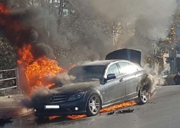 Shkrumbohet makina në Gjirokastër