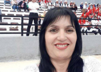 E ndihmoi i biri, 56-vjeçarja organizoi vrasjen e të dashurit