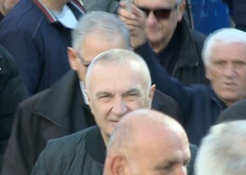 Pas pak protesta/ Meta mbërrin në selinë e PD, ja kush e shoqëron –