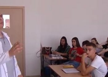 Skandali/ S’ka shpërblim për mësuesit, nuk vlerësohen prej…