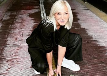 “Më thotë pse vjen vonë”/ Monika Lubonja flet për jetesën me mamanë