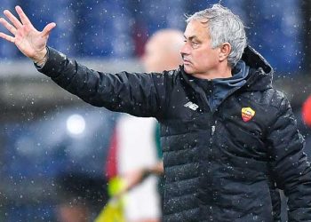 Portugalia kërkon në stol Jose Mourinhon