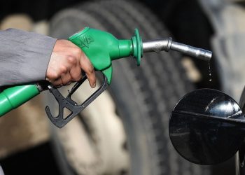 FOTO/ Nafta në Shqipëri më e shtrenjtë se në Kanada