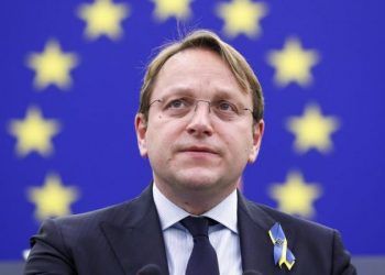 Çfarë ndodhi? Parlamenti Europian nis hetim për Oliver Varhelyi –