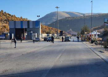 Bllokohet pika e kalimit Kufitar në Përmet –