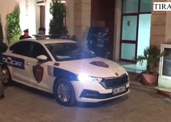 EMRI/ Po vinte në Shqipëri, arrestohet sapo zbret në Rinas i riu