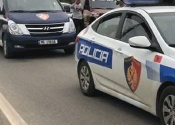 Të shtëna me armë në Nikël, i dehuri plagos shokun dhe veten