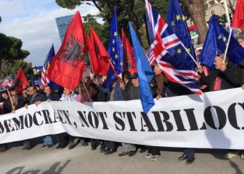 Nis protesta e opozitës, qytetarët marshojnë drejt bulevardit –