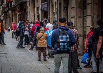 Shqiptarët po ikin, 69% e të punësuarve nuk plotësojnë dot nevojat –