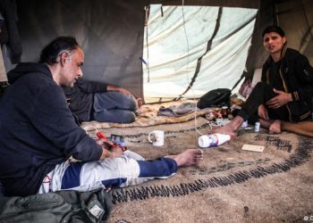 Pa ujë dhe ushqim, si keqtrajtohen refugjatët e Ballkanit –