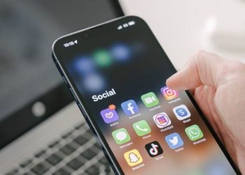 Rrjetet sociale mund t’ju ulin vetëbesimin –