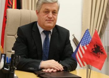 Protesta e 6 dhjetorit, Rrumbullaku takon zyrtarë të PD