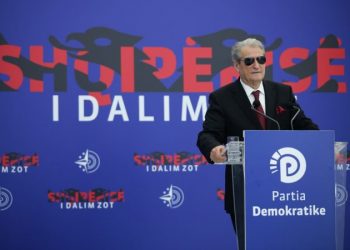 “Mos e miratoni”,Berisha ultimatum deputetëve për amnistinë fiskale –