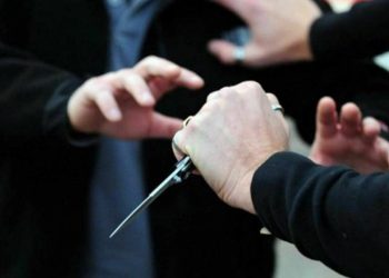 Dhëndri goditi me thikë vjehrrin dhe… –