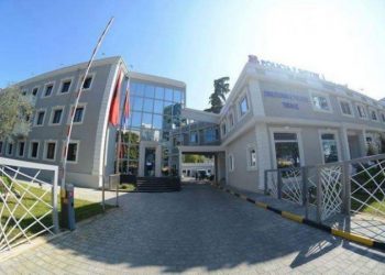 Vodhën makinën dhe e modifikuan, arrestohen 2 “skifterët” në Tiranë –