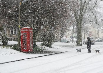 I ftohti ekstrem “mbërthen” Anglinë, shkollat pezullojnë mësimin –