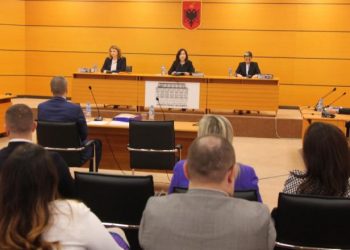 Vettingu “rrëzoi” më shumë se gjysmën e prokurorëve dhe gjykatësve –