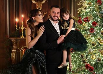 Në prag të festave, Xhensila prezanton anëtarin më të ri në familje –