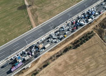 Kamioni përplaset me kortezhin e funeralit, 19 të vdekur –