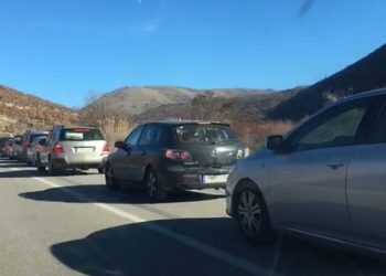 Ç’po ndodh në Kapshticë? Radhë kilometrike, cila është arsyeja –