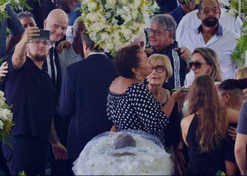 Foto me trupin e pajetë të Pele, ‘plasin’ kritikat ndaj Infantinos