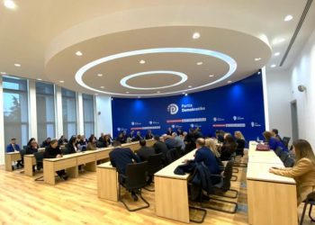 EMRAT/ Kush janë 20 deputetët që firmosën për shkarkimin e Alibeajt