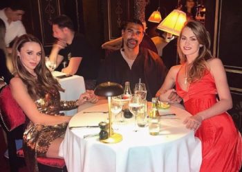 Ish-boksieri i njohur shijon pushimet me dy të dashurat (FOTOT)