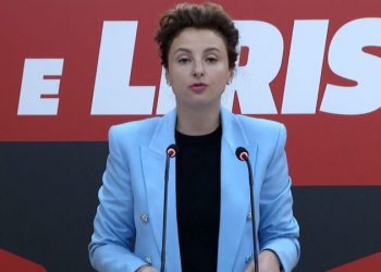 Qeveria po tallet me studentët –