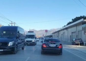 Aksident në Elbasan-Librazhd, shoferi i dehur merr përpara 3 makina –