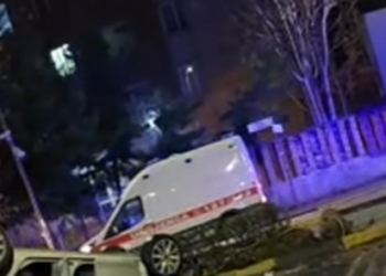 Përplasen dy makina, aksident te “Farmacia 10” në Tiranë