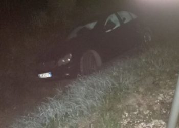 Makina del nga rruga në Dimal- Lushnje, shpëton për mrekulli çifti –