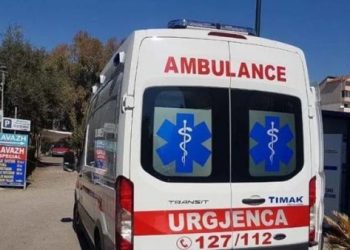 Aksident në Divjakë, makina përplas kalimtaren