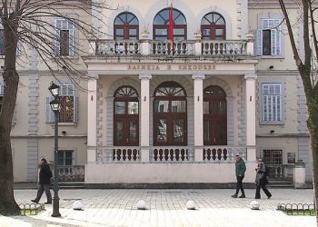 Borxhet e bashkive/ 56 për qind fatura të papaguara për investimet