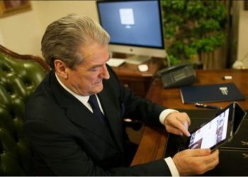 Si i mbulon policia shpenzimet e Vitit të Ri