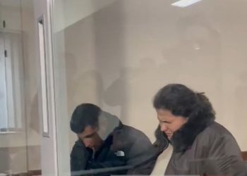 Vodhën mbi 500 mijë euro, lihen në burg pastruesja dhe i biri