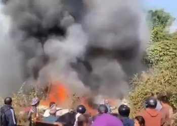 Tragjike/ Rrëzohet avioni me 72 persona, gjenden 16 trupa (VIDEO) –