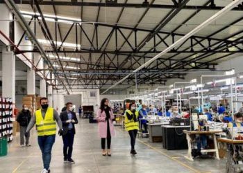 Biznesi fason në rrezik, edhe punëtorët e huaj po largohen