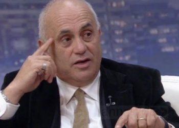 Vendimi i Alibeajt për përjashtimin e deputetëve,Fuga: Akt qesharak –