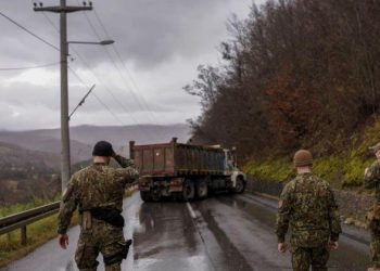 KFOR heq bllokadat e mbetura në Veri të Kosovës