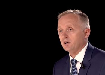 Kur budallallëku vërshon jashtë çantës