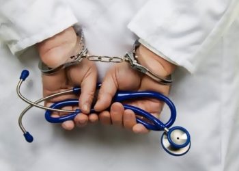 I shiti gjakun e dhuruar pacientes, arrestohet mjeku në Durrës –