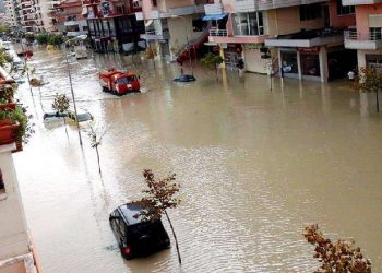 Moti i keq, autoritetet ngrenë alarmin për përmbytje