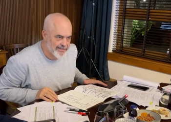 Mbyllet mbledhja me ministrat, Rama paralajmëron “tërmet” për 2023