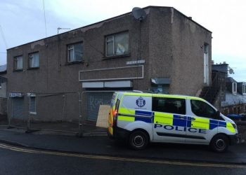 Arrestohet shqiptari, policia e kap brenda fermës së kanabisit –