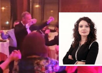 “O bukuria mos t’u prishtë…”