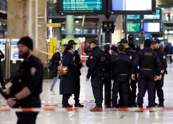 Sulm me thikë në një stacion treni, plagosen disa persona –
