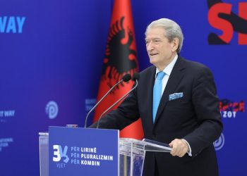 “Shqiptarët me rroga mjerane, Rama vendosi ‘regjim komunist'”